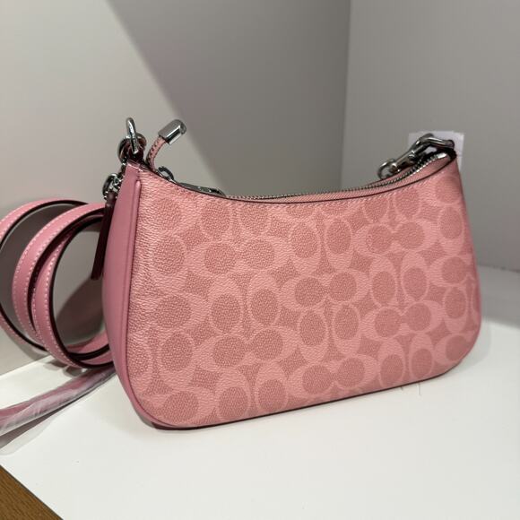 COACH Teri Shoulder Bag In Signature Canvas CV933 Dusty Pink - Picture 4 of 16